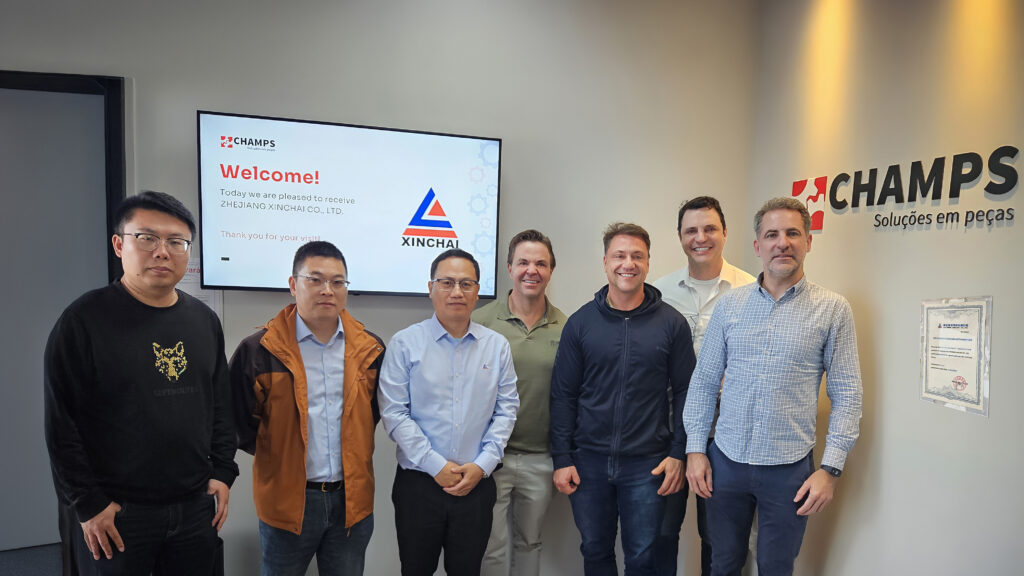 Visita Xinchai na Champs